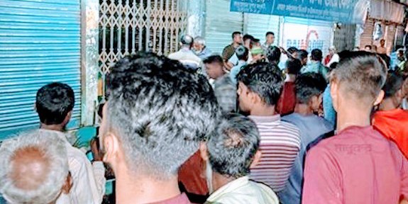 সাদুল্লাপুরে পাওনা টাকা নিয়ে সালিশ বৈঠকে সংঘর্ষ, দুই মামলায় গ্রেপ্তার ৩