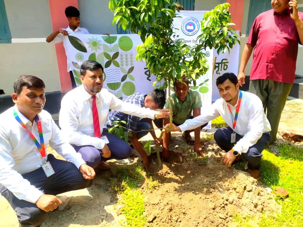 পলাশবাড়ীতে সিটি ব্যাংকের উদ্যোগে বৃক্ষরোপণ কর্মসূচি