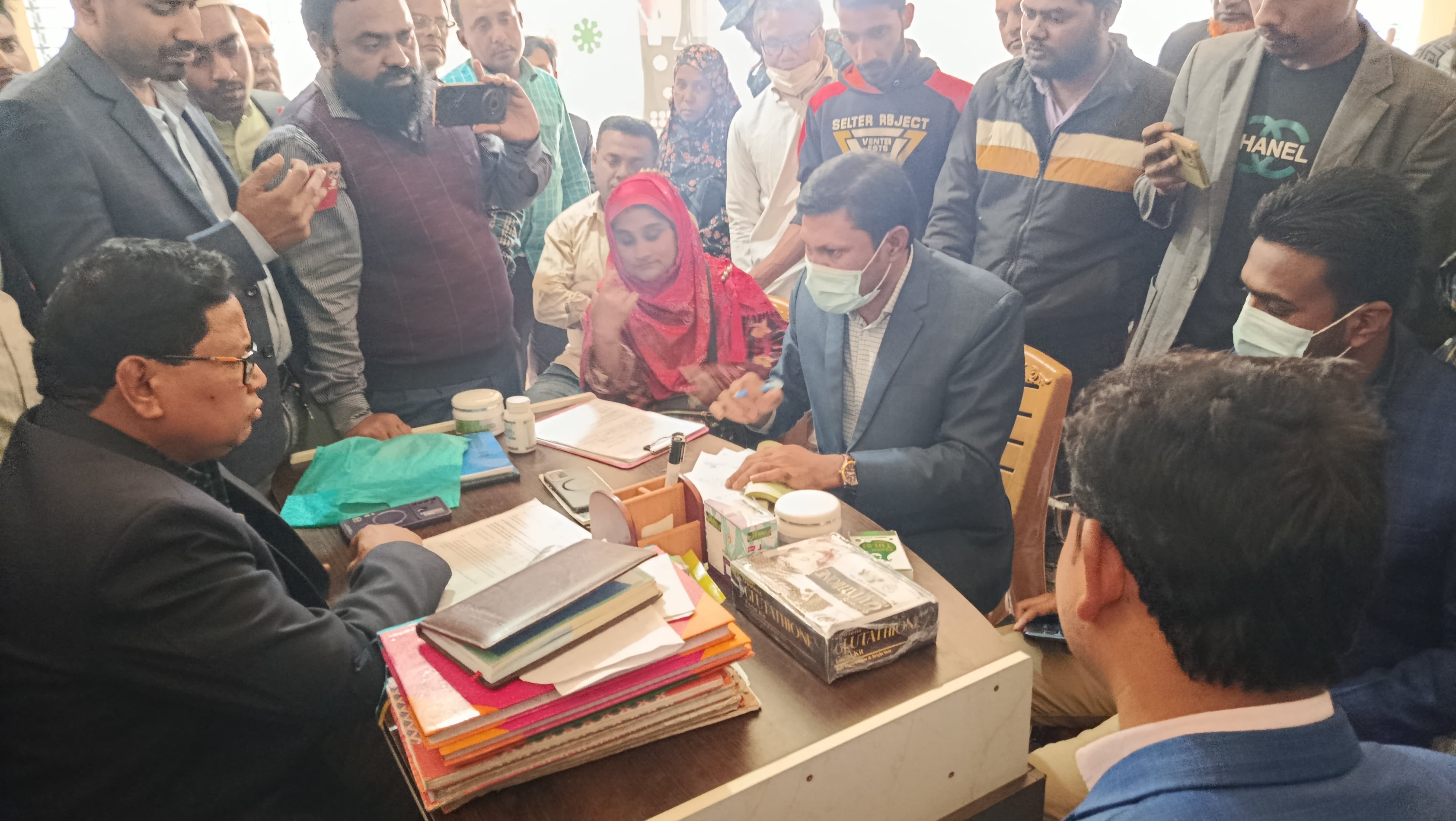 পঞ্চগড়ে হোমিও দোকান থেকে বিপুল ভারতীয় ফুড সাপ্লিমেন্ট জব্দ, ৪০ হাজার টাকা জরিমানা