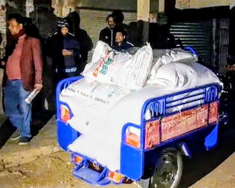 গাইবান্ধায় পাচারের সময় ২০ বস্তা সার জব্দ