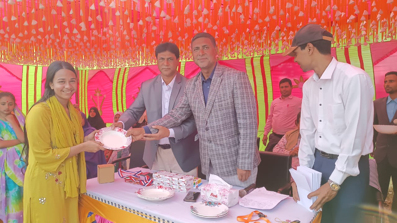 হিলি পাবলিক স্কুলের বার্ষিক ক্রীড়া প্রতিযোগিতা ও পুরষ্কার বিতরণ