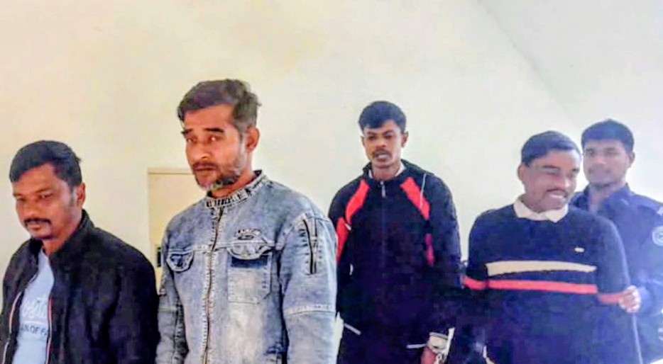 গাইবান্ধায় পুলিশের উপর হামলা : ৬ আসামীর ২ দিনের রিমান্ড