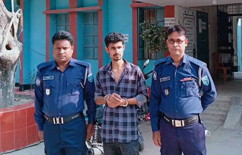 চিরিরবন্দরে ইয়াবাসেবি আটক, ভ্রাম্যমান আদালতে সাজা।