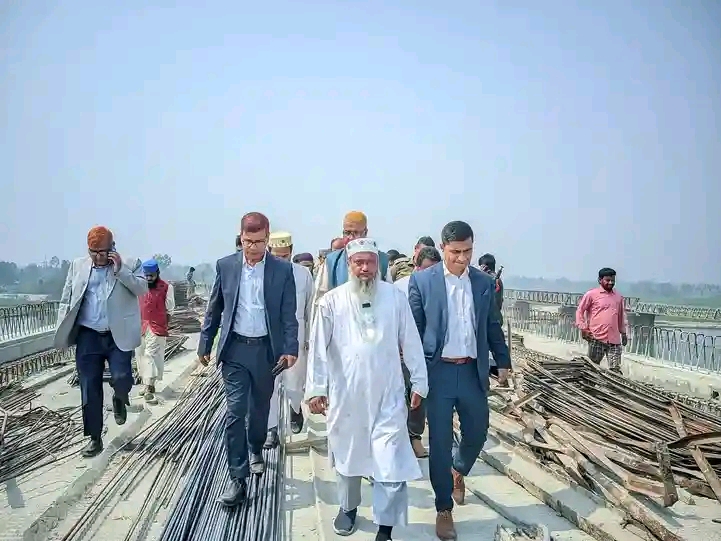 সোনাহাট সেতু পরিদর্শনে এমপি অধ্যাপক আনোয়ারুল ইসলাম, জুনের মধ্যে কাজ শেষের তাগিদ