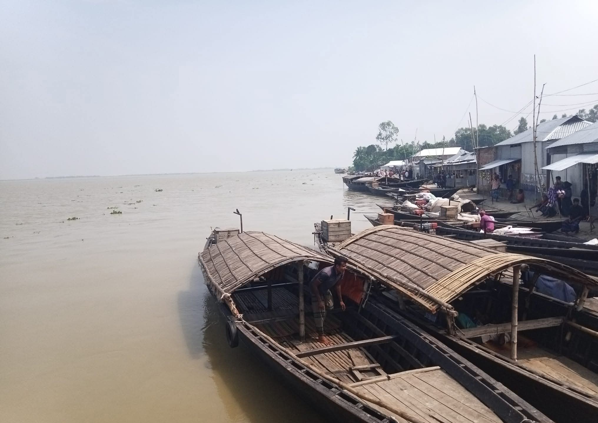 বালাসীঘাটের ইতিকথা, নদী পাড়ের কান্না