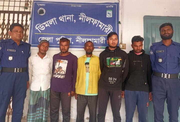 কান টানলে মাথা আসে না কেন? ডিমলায় পাথর সিন্ডিকেট রক্ষায় প্রশাসনের প্রহসন