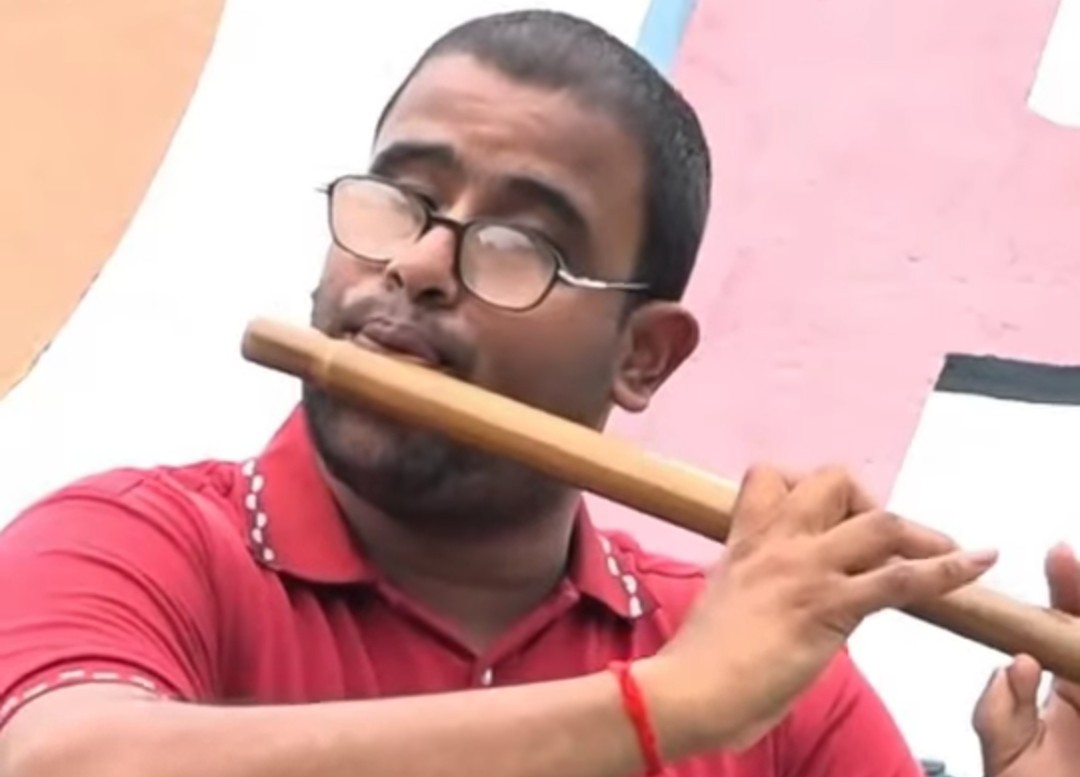 বাঁশের বাঁশির সুর আনন্দ বেদনার এক সংমিশ্রণ