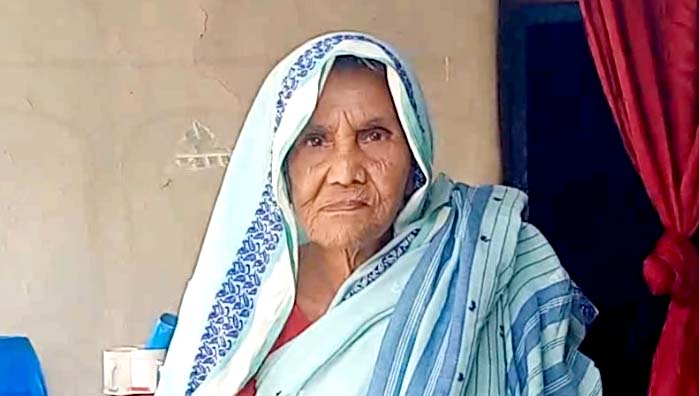 ভুল ভেরিফিকেশন জীবিত থেকেও সরকারিভাবে মৃত, ৩ বছর যাবৎ বয়স্কভাতা থেকে বঞ্চিত ৮৯ বছর বয়স্ক মমিনা বেগম