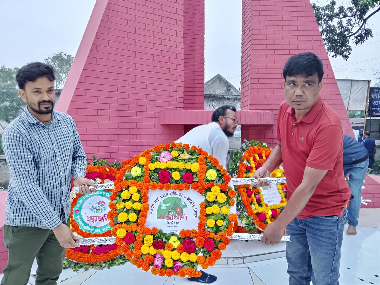 তারাগঞ্জে মহান স্বাধীনতা ও জাতীয় দিবসে 'রিপোর্টার্স ক্লাব' এর শ্রদ্ধাঞ্জলি