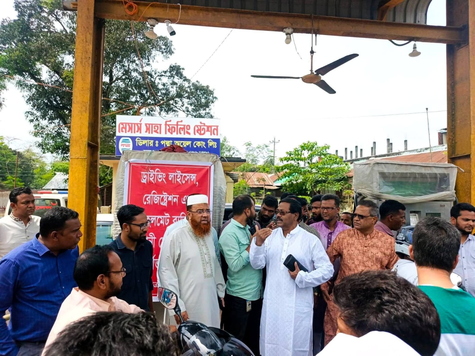 কুড়িগ্রামে জ্বালানি তেল সরবরাহ স্বাভাবিক রাখতে তেলের পাম্প পরিদর্শন করলেন জেলা বিএনপির নেতৃবৃন্দ