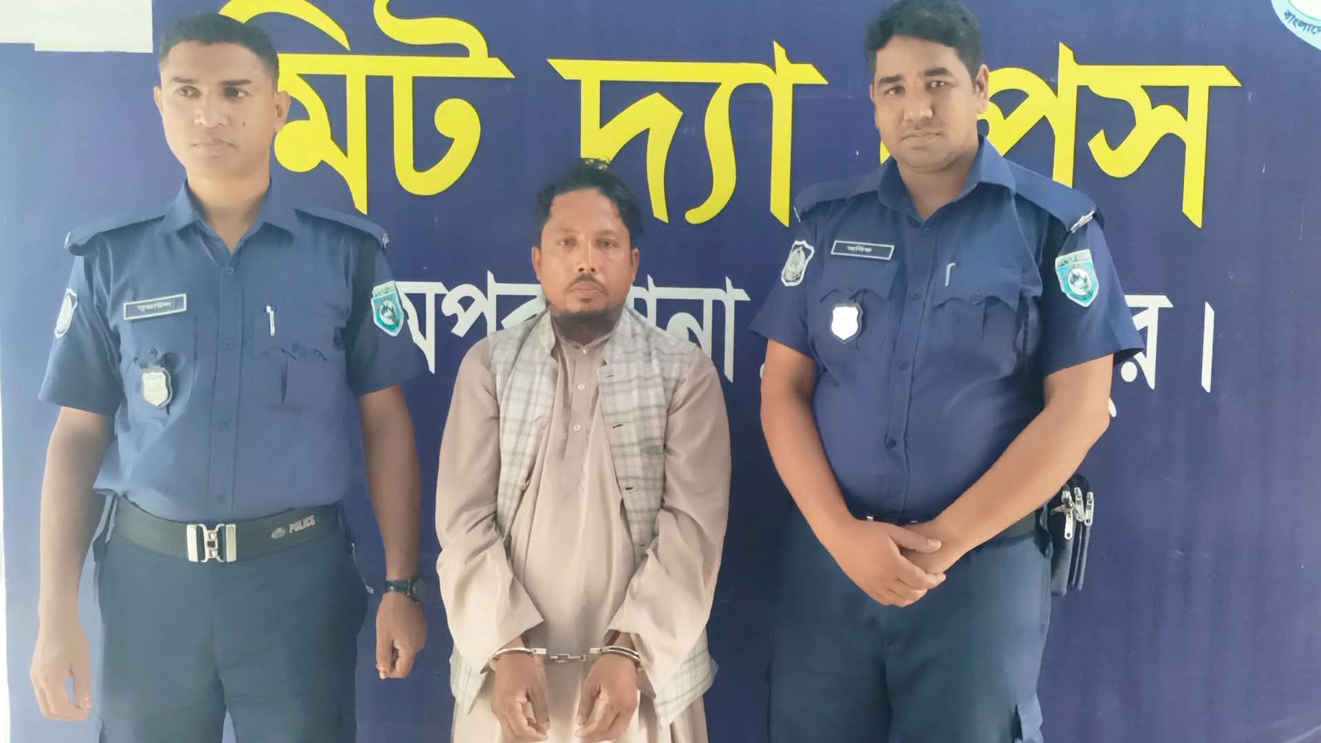 হিলিতে মাদ্রাসা ছাত্রকে যৌন নির্যাতনের অভিযোগে শিক্ষক গ্রেফতার