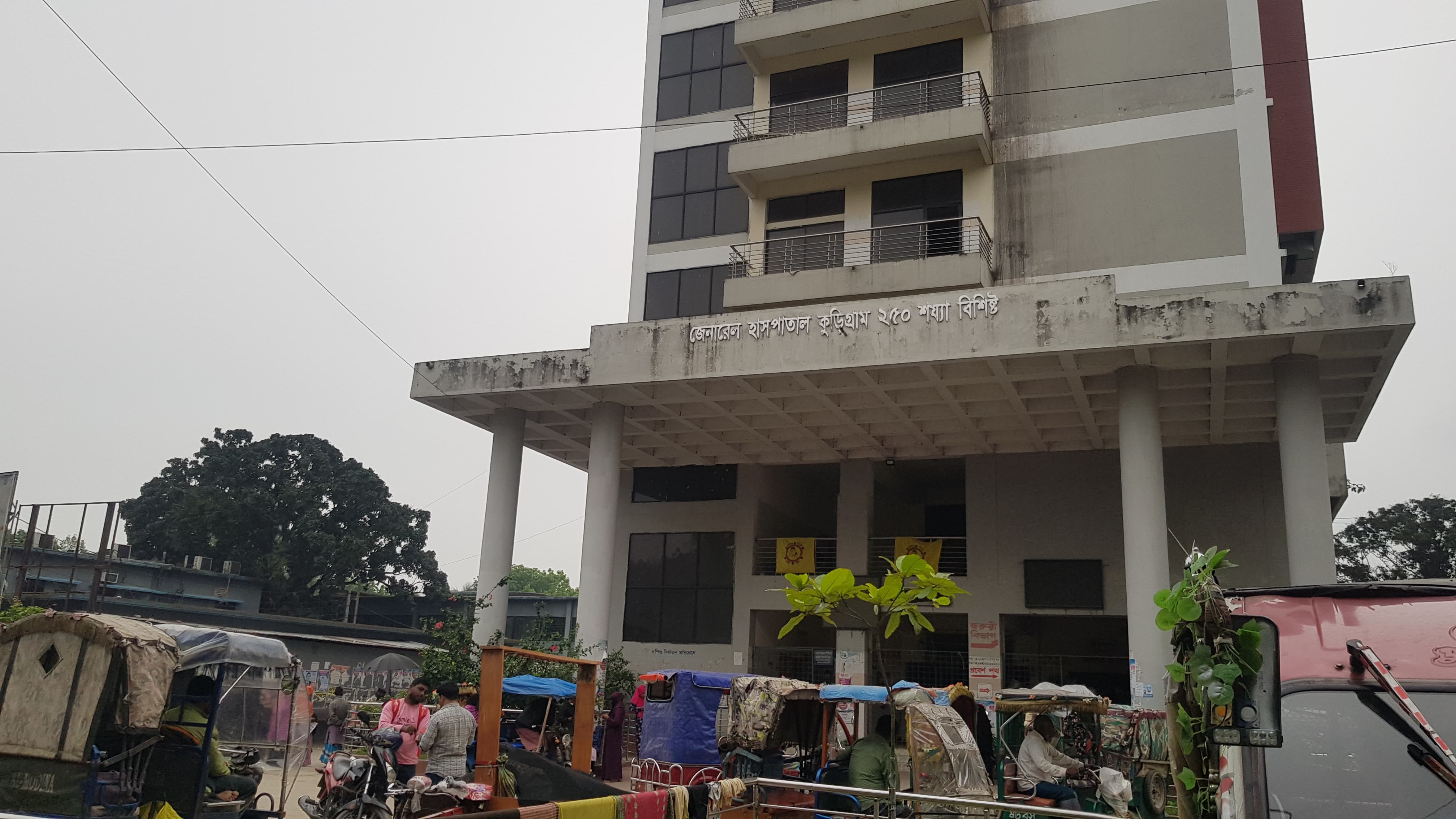 কুড়িগ্রাম সদর হাসপাতালে আউটসোর্সিং কর্মীরা দাপ্তরিক কাজে, নির্বিকার হাসপাতাল কর্তৃপক্ষ