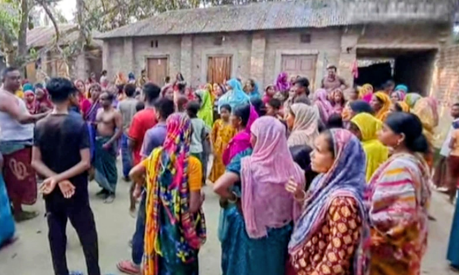 গাইবান্ধায় নারীর গলা কাটাসহ চারজনকে জখম, ঘাতক আটক