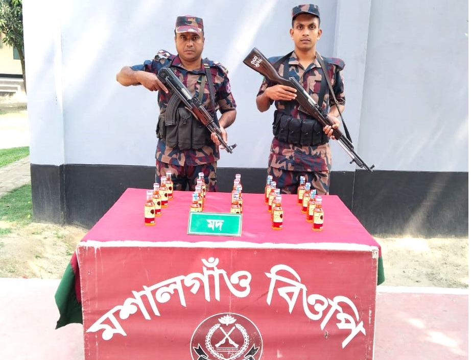 হরিপুর সীমান্তে বিজিবির অভিযানে ভারতীয় মদ উদ্ধার