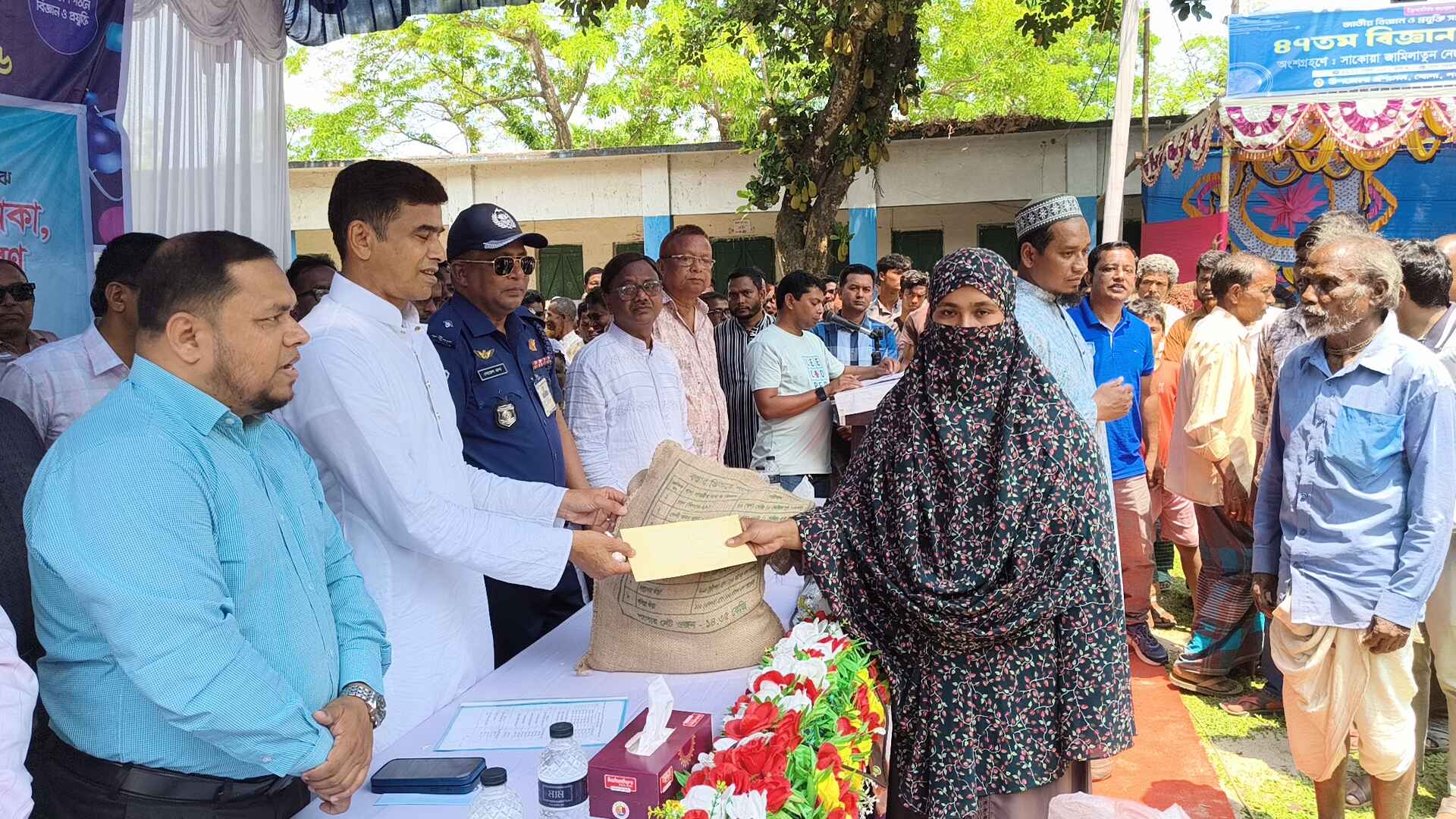 ফ্যামিলি কার্ড, কৃষক কার্ডেও শুধু দলীয় কাউকে খোঁজা হবে না