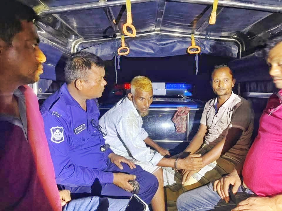 প্রকাশ্যে জুয়া খেলার অপরাধে খানসামায় দুইজনের জেল ও জরিমানা