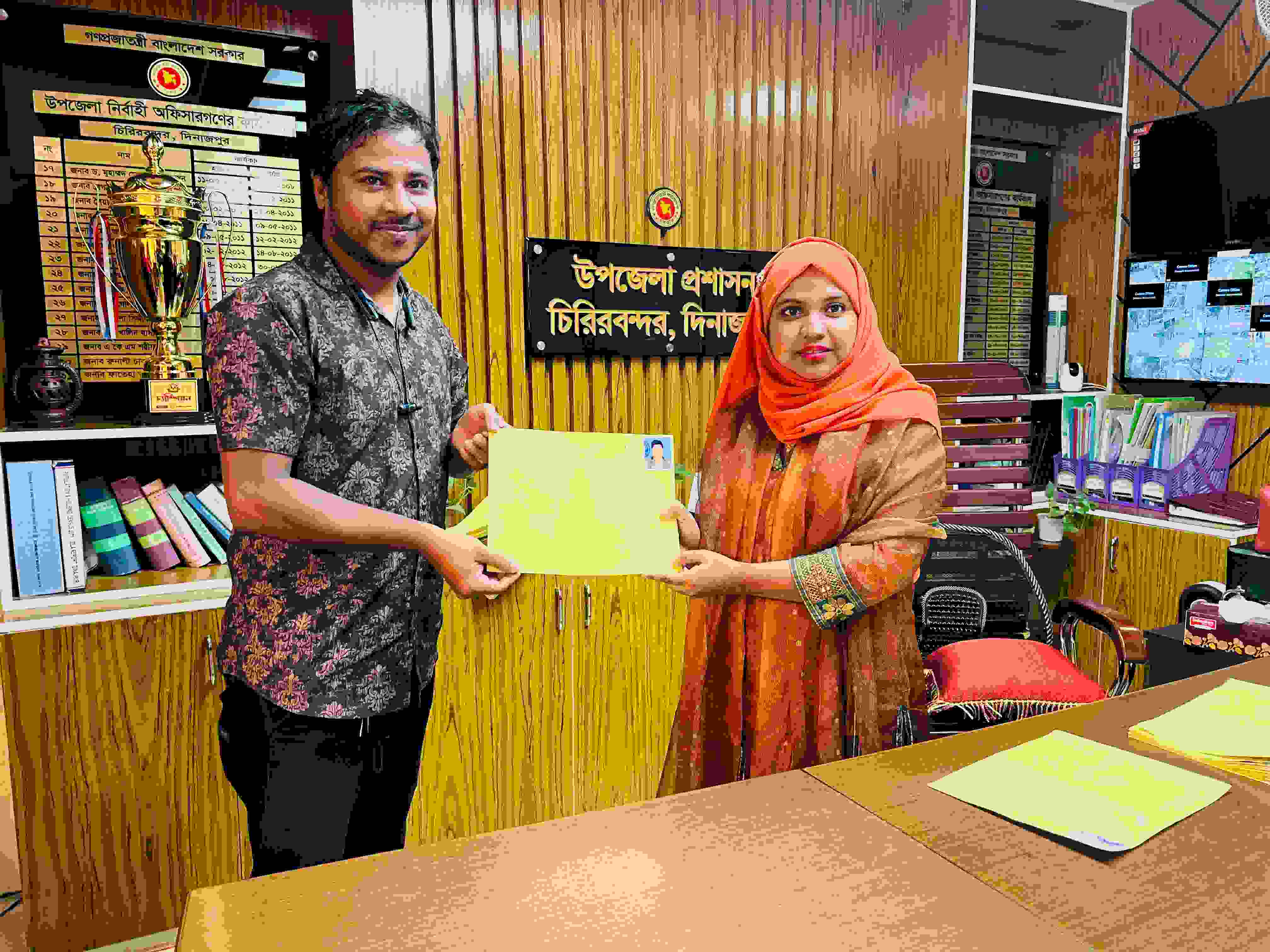 চিরিরবন্দরে ৩ হাজার ফুয়েল কার্ড বিতরণ, কার্ড ছাড়া মিলবে না জ্বালানি।