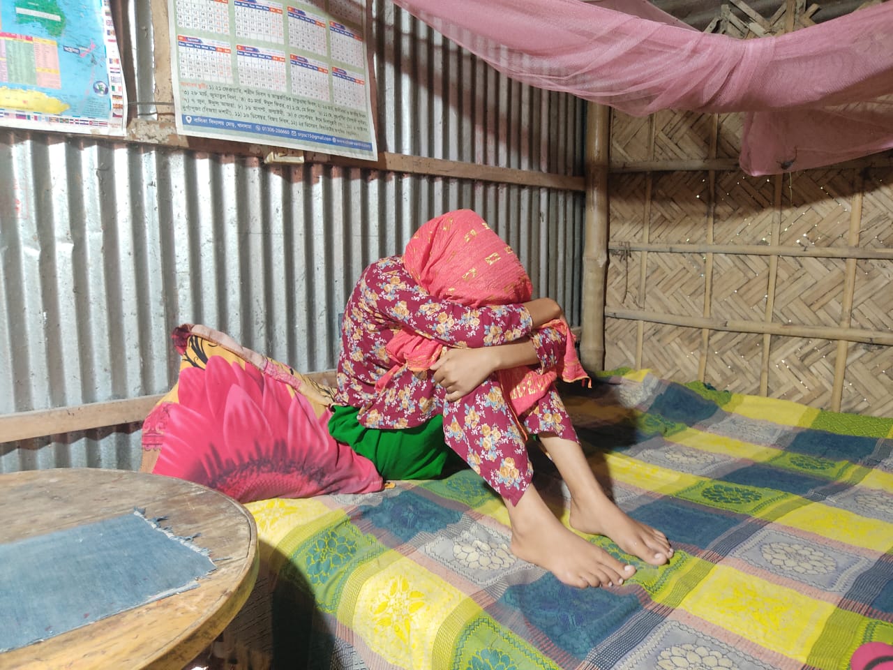 প্রতিবেশী চাচার বাসায় কলেজ ছাত্রী ভাতিজির অনশন