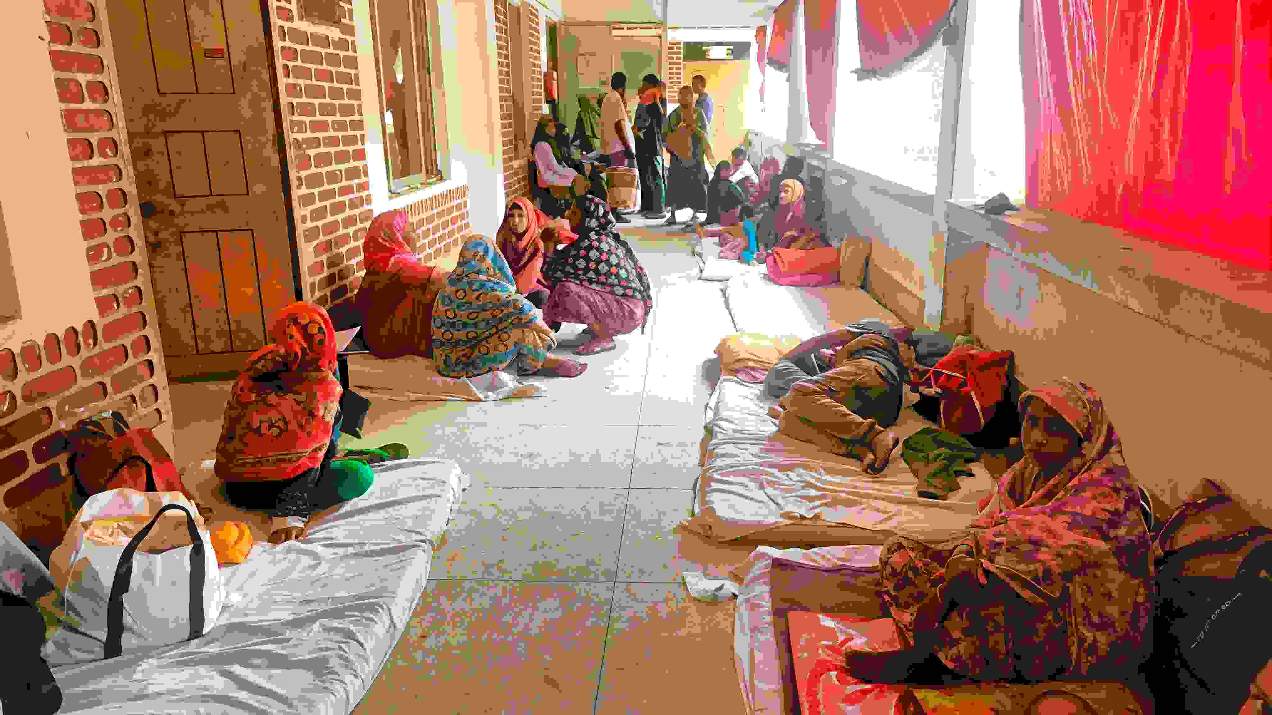 পঞ্চগড়ে বাড়ছে ডায়রিয়ার প্রকোপ, হাসপাতালে বেড সংকট মেঝেতেও চলছে চিকিৎসা