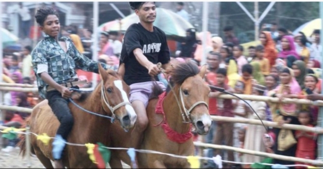 ক্ষুদে সওয়ারি হালিমার ঘোড়দৌড়ের নৈপুণ্যে জমে উঠল লালমনিরহাটের বৈশাখী উৎসব।