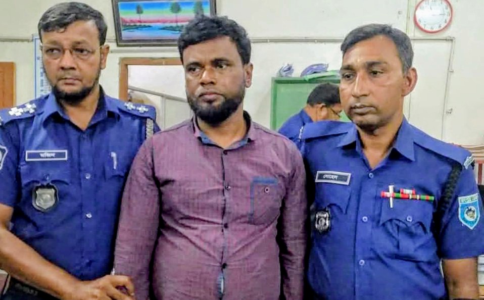 গাইবান্ধায় দুদক কর্মকর্তা সেজে ঘুষ দাবি, আটক প্রতারক জাফরউল্লাহ