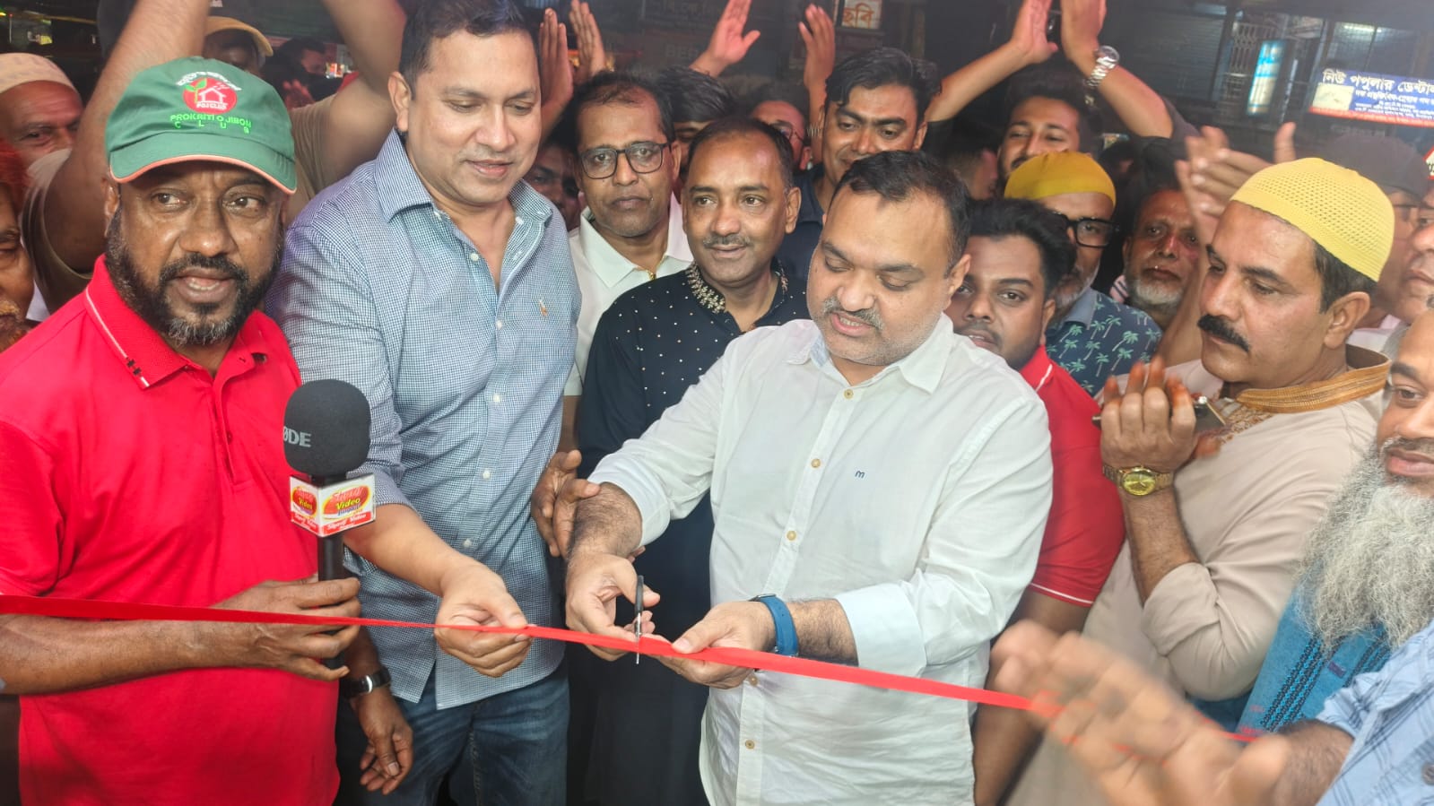 ফুলবাড়ী বাসস্ট্যান্ডে ‘ফ্রেন্ডস ফুড এন্ড বেকারি’র নতুন শাখার উদ্বোধন