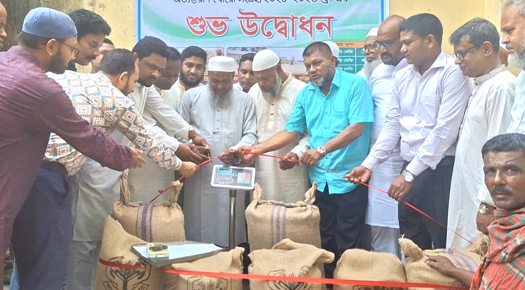 ভুরুঙ্গামারীতে সরকারী খাদ্য গুদামে অভ্যন্তরীণ বোরো ধান-চাল সংগ্রহের শুভ উদ্বোধন