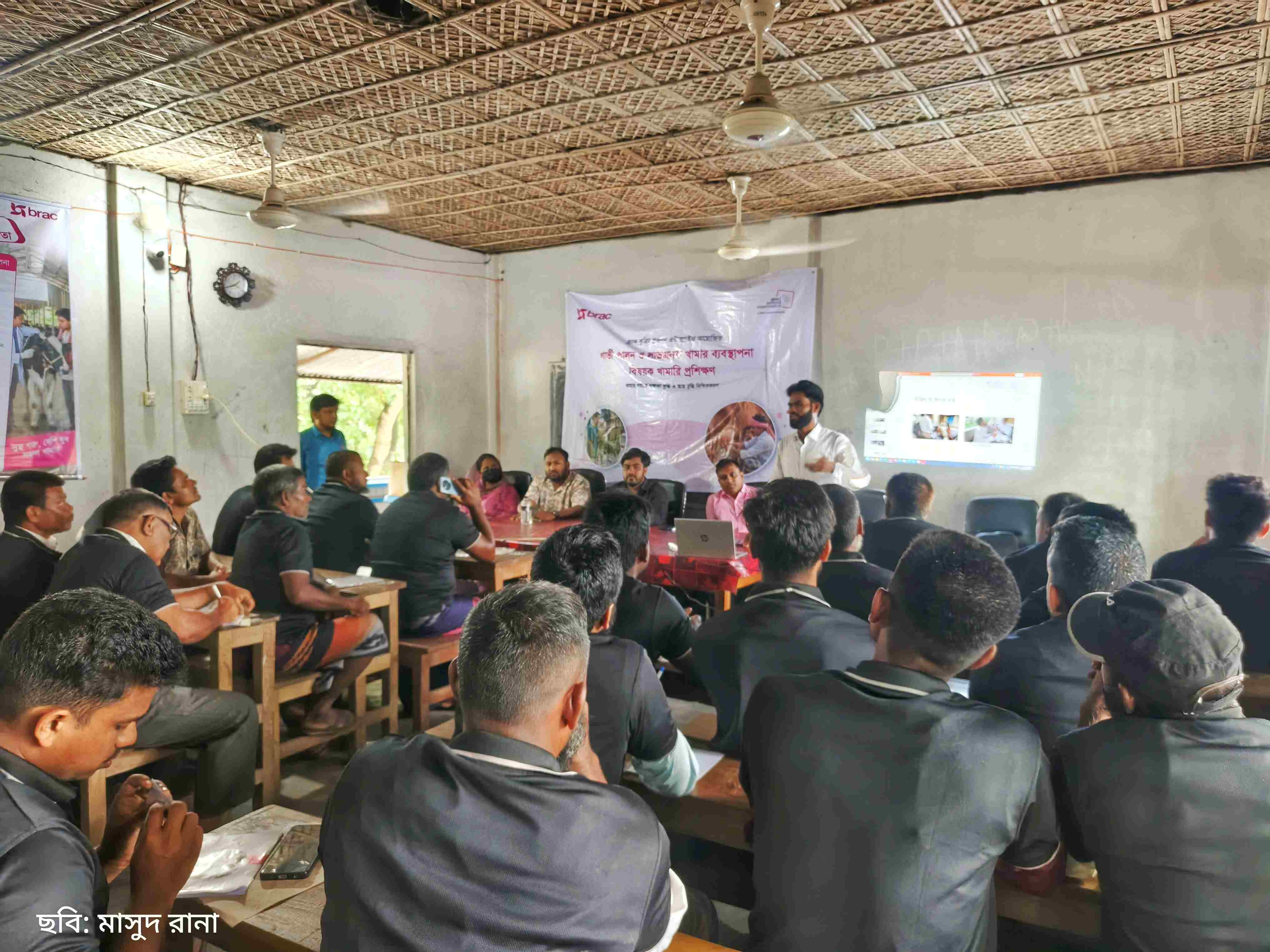 খানসামায় গাভী পালন ও লাভজনক খামার ব্যবস্থাপনা বিষয়ক খামারি প্রশিক্ষণ অনুষ্ঠিত