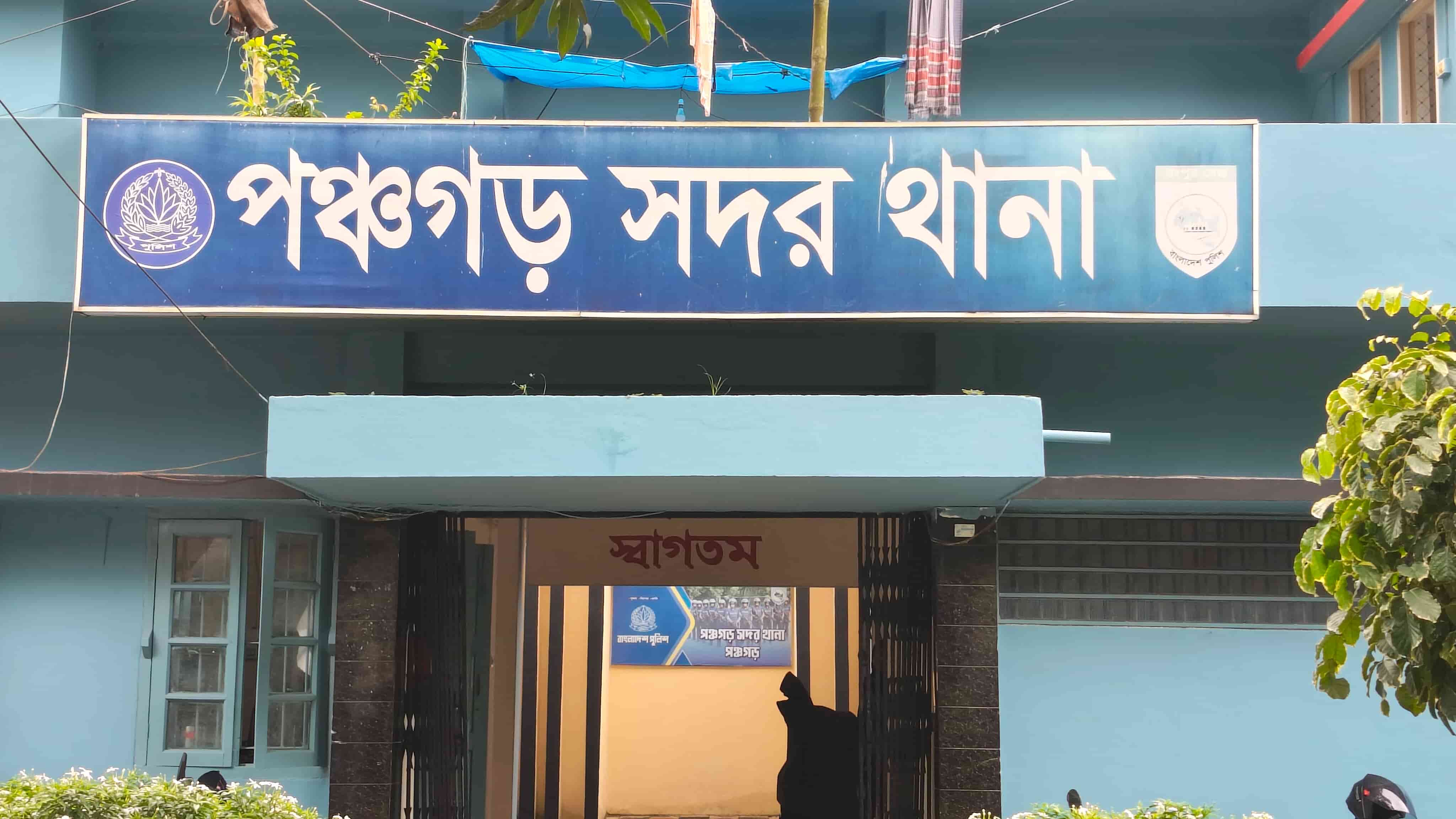 পঞ্চগড়ে নিষিদ্ধ সংগঠনের পোস্টার টানানোর অভিযোগে ২৩ জনসহ অজ্ঞাত ৭০-৮০ জনের বিরুদ্ধে মামলা