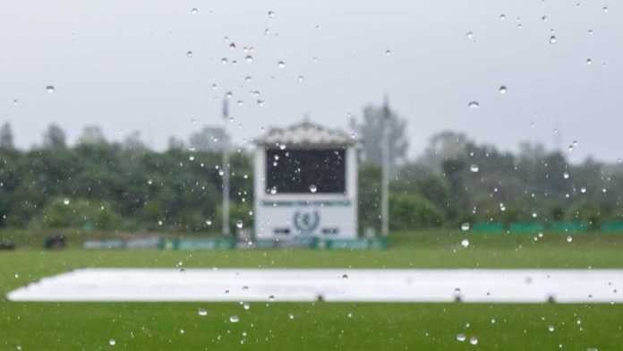 বৃষ্টিতে ভেসে গেল প্রথম দিনের খেলা