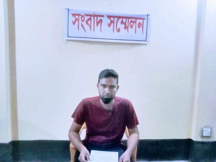 বীরগঞ্জে ক্ষতিপূরণসহ পাওনা টাকা আদায়ের জন্য সংবাদ সম্মেলন
