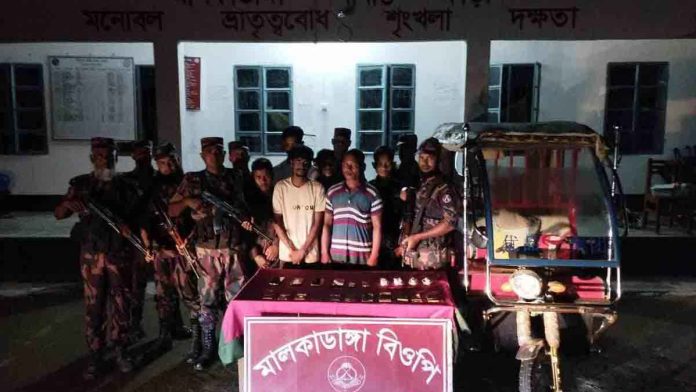 অবৈধভাবে ভারতে অনুপ্রবেশের সময় ৫ বাংলাদেশি আটক