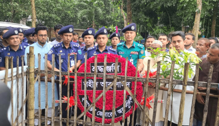 আবু সাঈদের কবর জিয়ারত করলেন আইজিপি