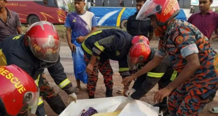 গাইবান্ধায় ট্রাকচাপায় প্রাণ গেল ২ বোনের