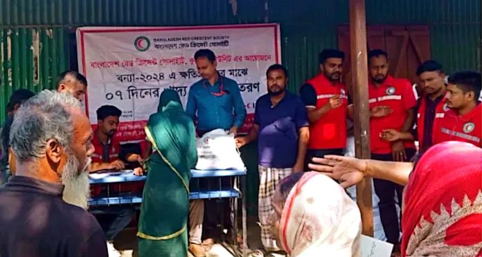 উলিপুরে রেড ক্রিসেন্ট সোসাইটির খাদ্য সামগ্রী বিতরণ