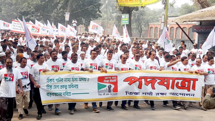 লালমনিরহাটে ‘জাগো বাহে তিস্তা বাঁচাই’ স্লোগানে পদযাত্রা