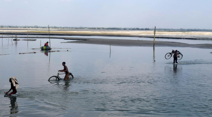 একটি সেতুর আশায় বুক বেঁধে আছে ৩০ গ্রামের মানুষ