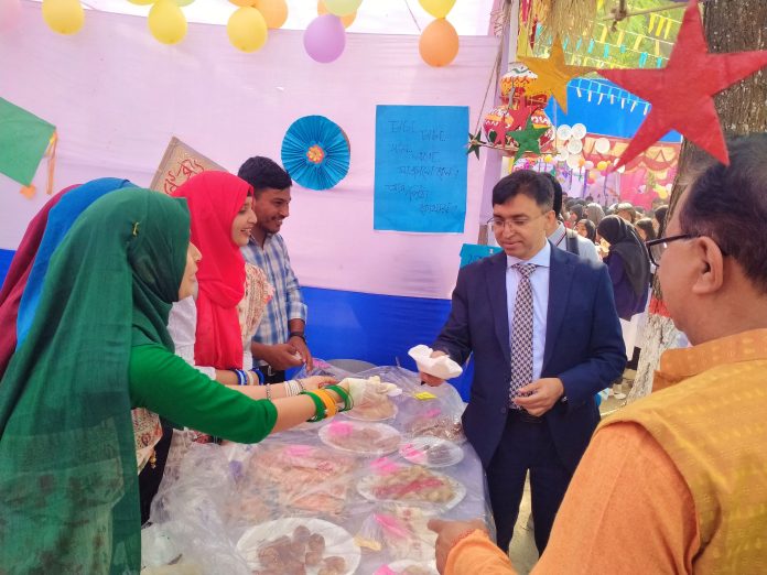 জমকালো আয়োজনে শেষ হলো নীলফামারী সরকারি কলেজে বসন্ত ও পিঠা উৎসব