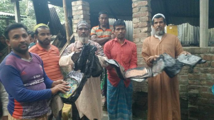 না‌গেশ্বরী‌তে আগুনে পুড়ে ছাই দু‌টি বসত বাড়ি