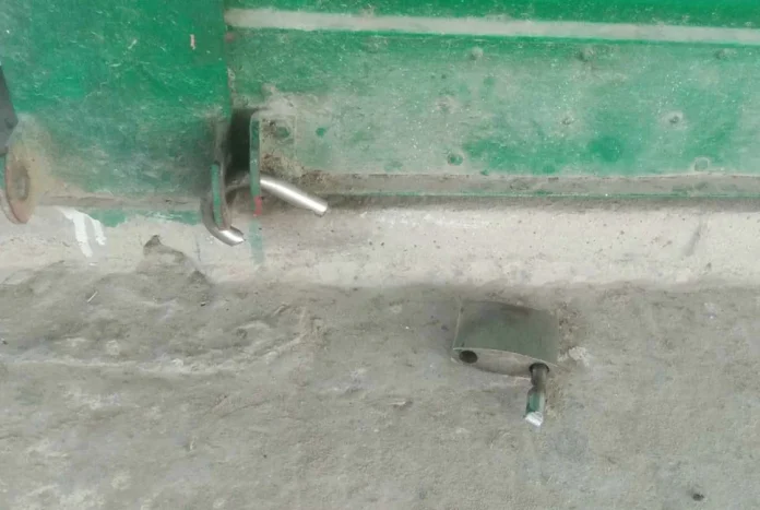 দিনাজপুরে দোকানের তালা ভেঙ্গে ২০ লক্ষ টাকার মালামাল চুরি