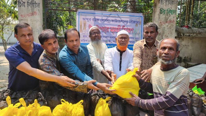 চরাঞ্চলের পাঁচ শতাধিক দুস্থ পরিবারের মাঝে ঈদসামগ্রী বিতরণ করেছে 