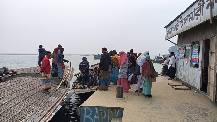 ঈদযাত্রায় নৌপথে ডাকাত আতঙ্ক, বাড়তি ভাড়া নিয়ে শঙ্কা