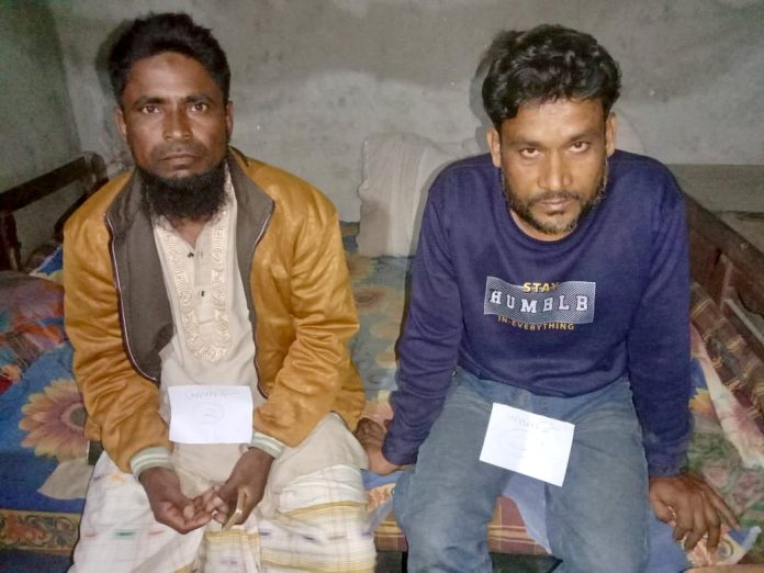 জ্বিনের মাধ্যমে গুপ্তধন দেওয়ার প্রতিশ্রুতি নকল স্বর্ণালঙ্কার সহ জ্বিনের বাদশা চক্রের দুই প্রতারক আটক