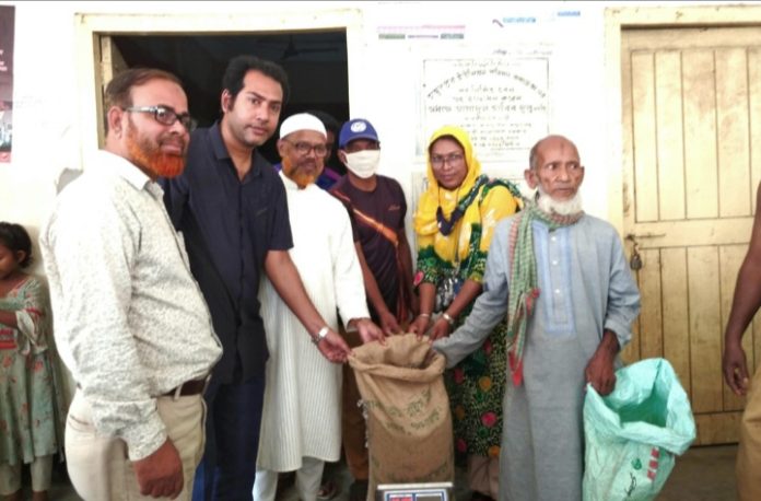 পীরগাছায় ভিজিএফ এর চাল বিতরণ