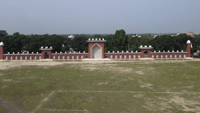 এশিয়ার সর্ববৃহৎ ঈদ জামাতের জন্য প্রস্তুত দিনাজপুরের গোর-এ-শহীদ ময়দান