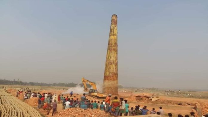 ঘোড়াঘাটে দুটি ইট ভাটায় অভিযান, ছাড়পত্র না থাকায় জরিমানা