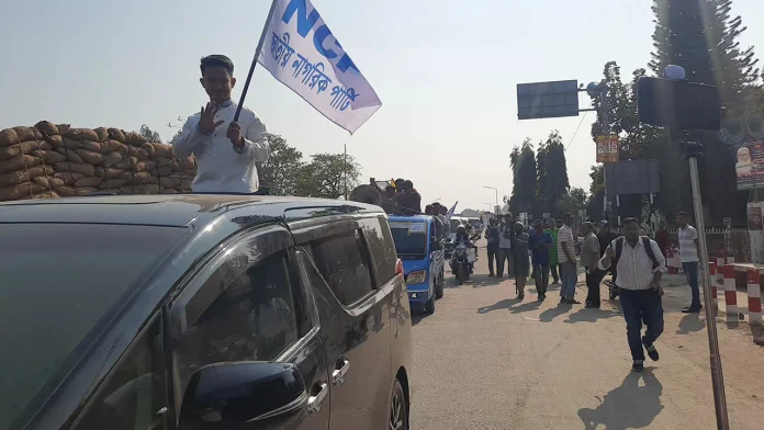 ব্যান্ডপার্টিসহ শতাধিক গাড়িবহর নিয়ে পঞ্চগড়ে সারজিস