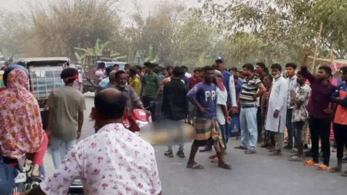 বাসের ধাক্কায় প্রাণ গেল ট্র্যাফিক পুলিশ কর্মকর্তার