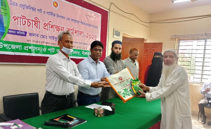 নীলফামারীতে পাটচাষীদের প্রশিক্ষণ কর্মশালা