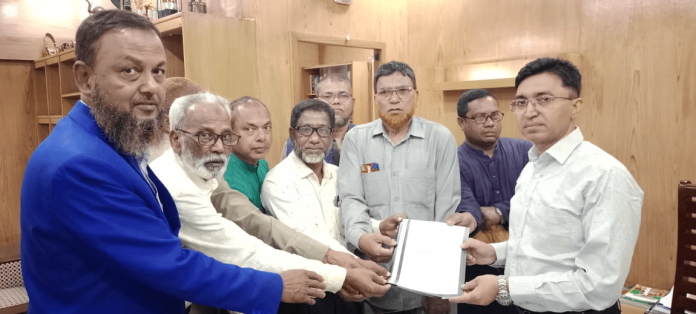 নীলফামারীতে প্রাথমিক শিক্ষক সমিতির স্মারকলিপি প্রদান